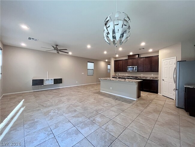 Photo - 5587 Lushan St