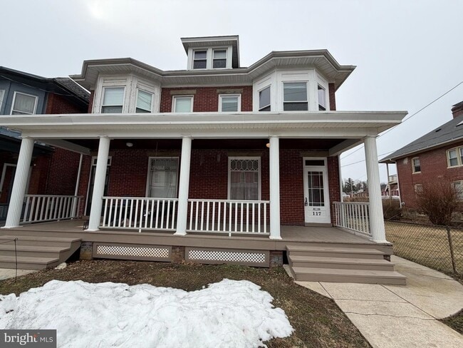 Building Photo - 117 Fairground Ave