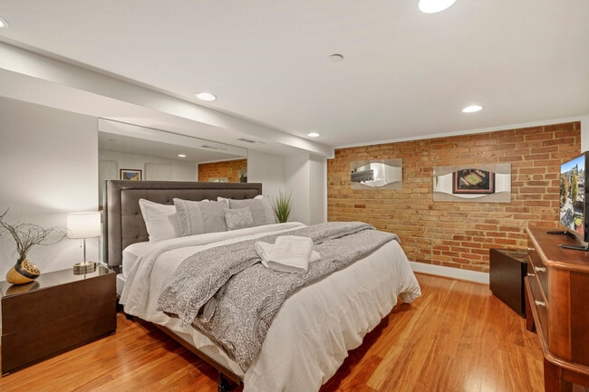 Photo - 329 N West Ave Unit ID1221798P