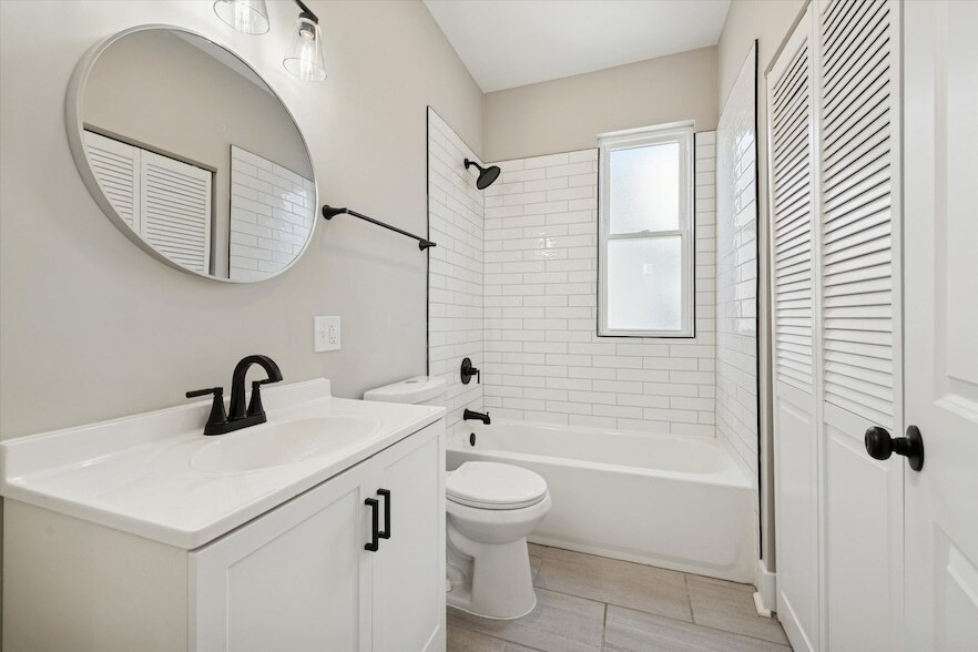 Photo - 4845 W Potomac Ave Unit 2