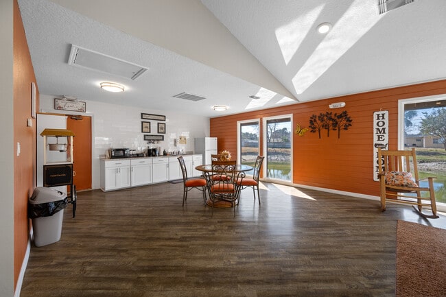 Photo - Cottage Court Apartments