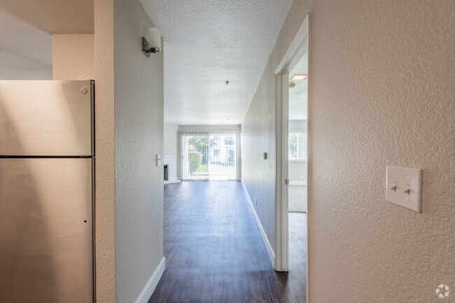 2BR, 2BA - REMOD - Laurel Creek