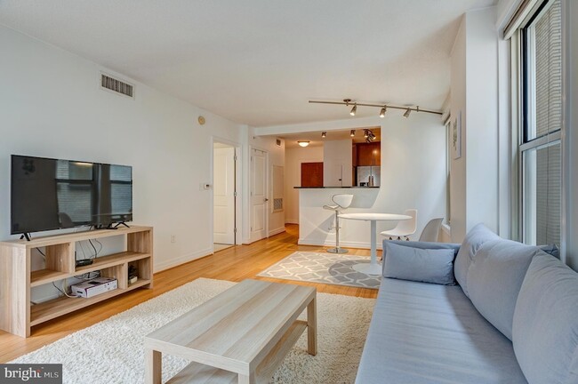 Building Photo - 915 E St NW Unit 1001