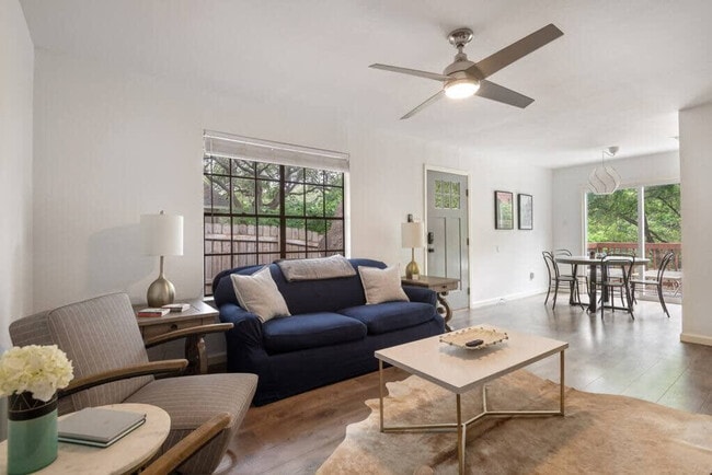 Building Photo - 802 Ramble Ln Unit ID1254579P