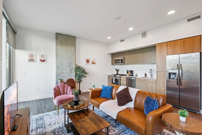 Building Photo - 222 E Jefferson St Unit ID1369271P