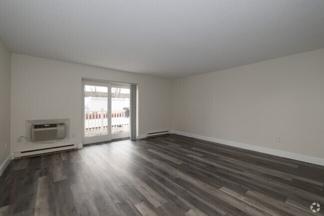 1BR, 1BA - 700SF - Living Room - Towne House Apartments