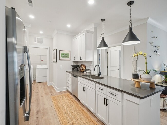 Photo - Magnolia Hill