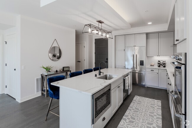 2BR, 2BA - B4 - The Lorient