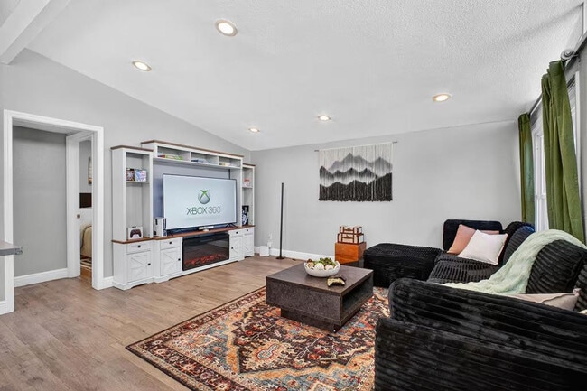 Building Photo - 1294-1298 Wildwood Ave Unit ID1308909P