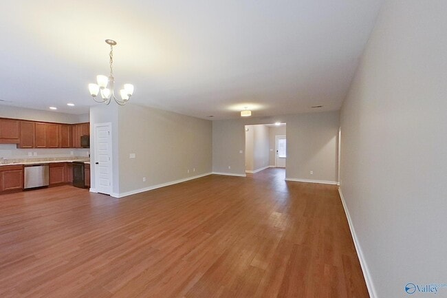 Photo - 433 White Oak Cir