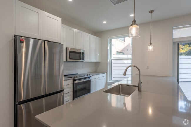 2BR, 2BA w/Den - 2,016SF - Kitchen - 15 Parkview