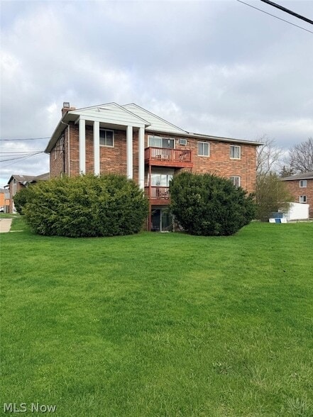 Building Photo - 9976 Darrow Rd Unit 6
