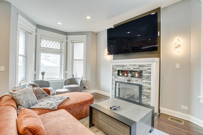 Photo - 2033 W Washington Blvd Unit ID1306414P