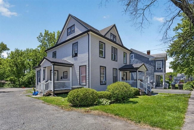Building Photo - 28 Academy Ave Unit 2