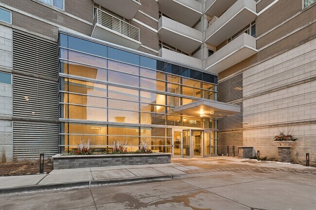 Building Photo - 1515 S Prairie Ave Unit 1010