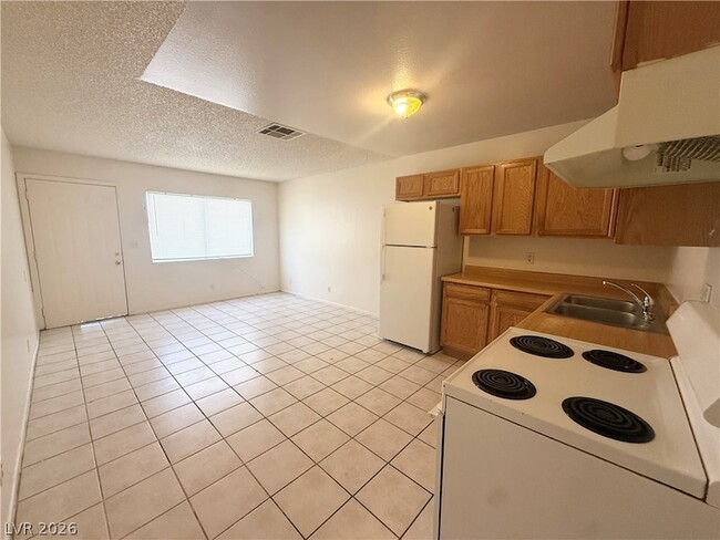 Photo - 4220 Stewart Ave Unit 2