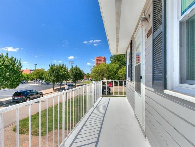 Photo - 203 E Brooks St