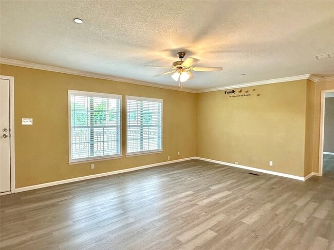 Photo - 831 Country Club Rd