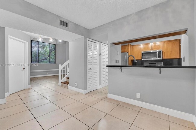 Photo - 15575 N Miami Lakeway Unit 305
