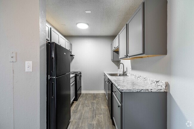 2BR, 1.5BA - 900SF - Kitchen - Kingston Cove Apartments