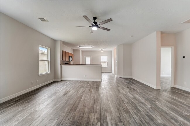 Photo - 315 Apache Field Ln