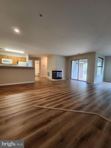 Building Photo - 10 Greystone Ct Unit F