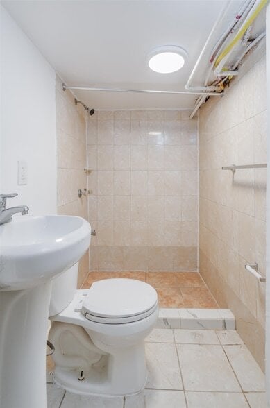 Photo - 404 Danforth Ave