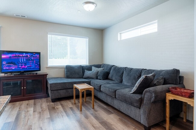 Building Photo - 5706 W 1st Pl Unit ID1324034P