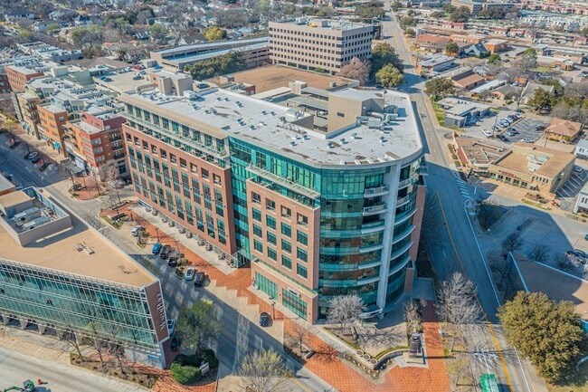 Building Photo - 3100 W 7th St Unit 811