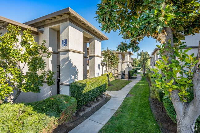 Building Photo - River Oaks Apartments