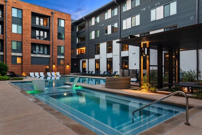 Building Photo - Fivetwo at Highland