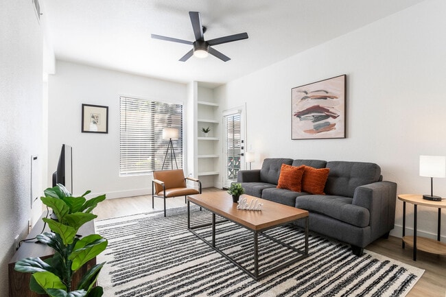 Building Photo - 15608 N 71st St Unit ID1035262P