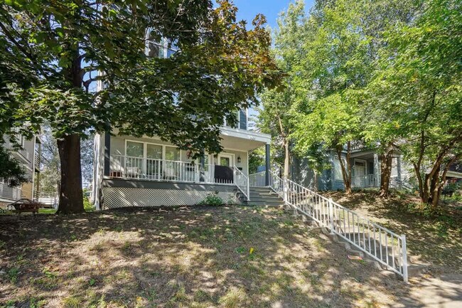 Photo - 2424 Lyndale Ave S Unit SI ID1250776P