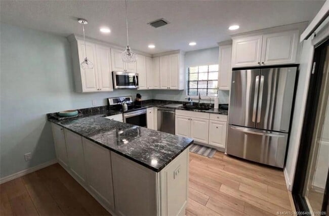 Building Photo - 7411 SE Jamestown Terrace