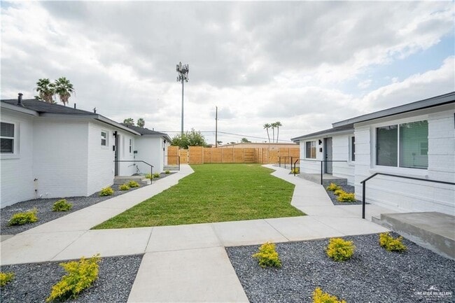 Photo - 802 Redwood Ave Unit 1