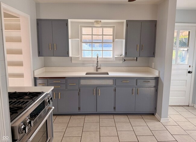 Photo - 1524 E 54th St