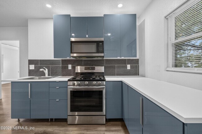 Photo - 231 W 16th St Unit 3