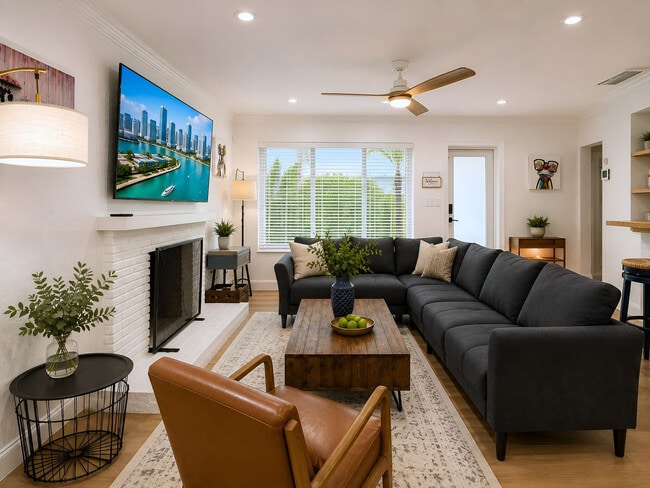 Building Photo - 1517 NW 12th Ave Unit SI FL1-ID1625584P