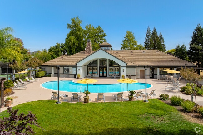 Pool - PINNACLE AT GALLERIA