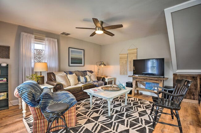 Building Photo - 240 Farmhouse Ln Unit ID1385631P