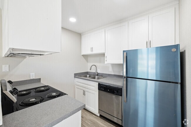2BR, 1BA - 625SF - Kitchen - Sierra Square
