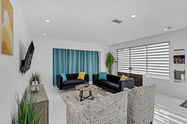 Photo - 17835 NE 6th Ave Unit ID1372317P