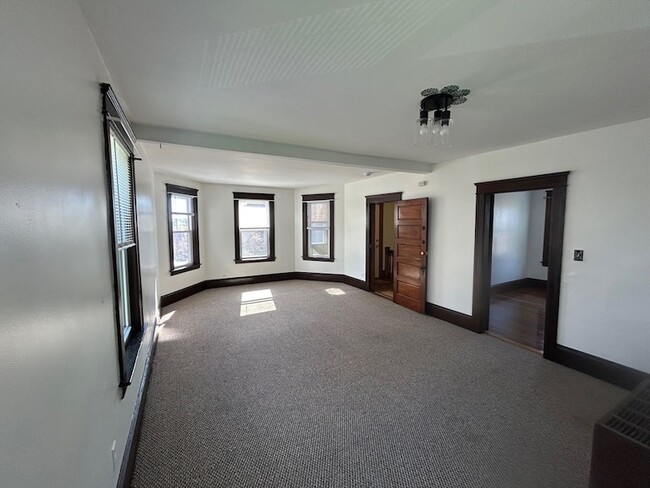 Building Photo - 31 Chrome St Unit 3