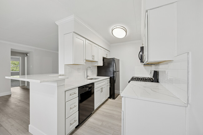 Kitchen - Gateway Towers