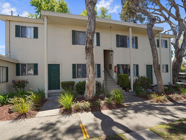 Photo - Colonial Garden Apartments