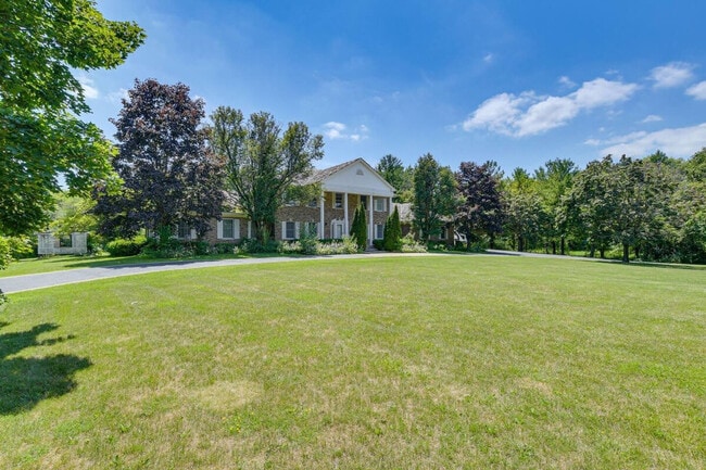 Building Photo - 7 Creekside Ln Unit ID1366766P