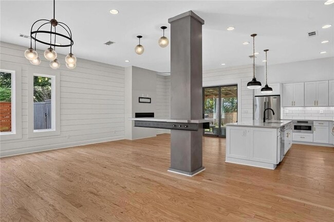 Photo - 244 Locust St NE