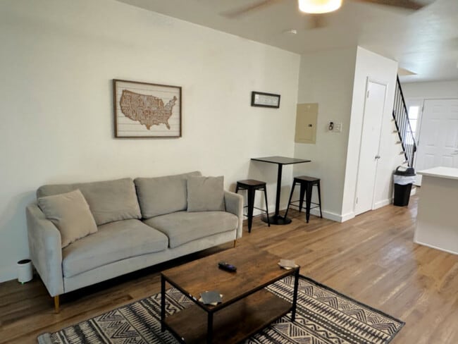 Building Photo - 624 S Cedar St Unit SI ID1296538P