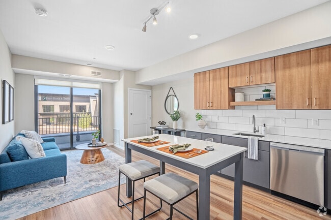 Interior Photo - Oaks Pentagon Village