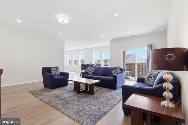 Building Photo - 700 Mount Airy Ter NE Unit 301